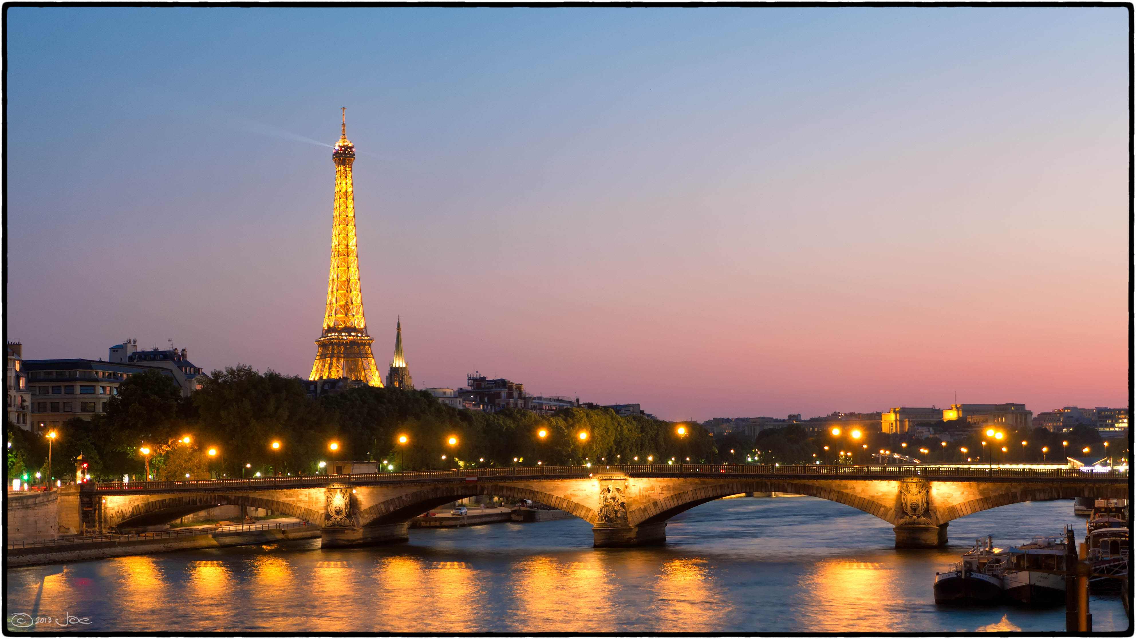Небо парижа. Париж Иль де Франс Франция. Эйфелева башня в Париже. Париж Эйфелева башня закат. Эйфелева башня с моста.